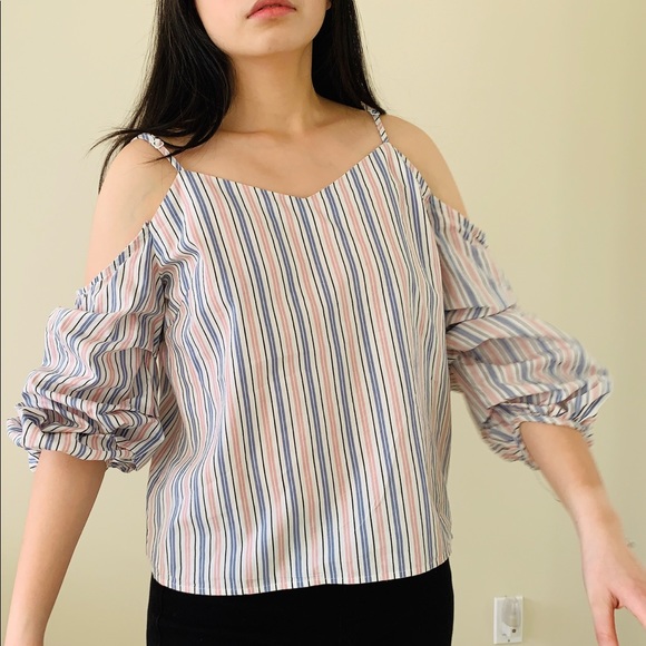Paper Crane Tops - 🛍 3/$30 Paper Crane Pinstripe V Neck Blouse